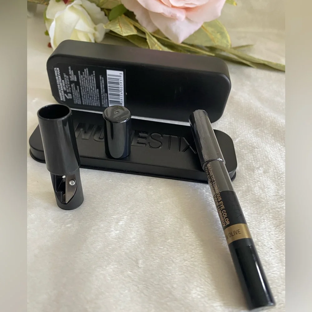 Nudestix Eyeshadow Pencil with sharpener COLOR QUEEN OLIVE
